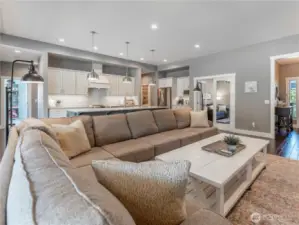 Open-Concept Design – Perfect for entertaining with a seamless connection between living, dining, and kitchen spaces.