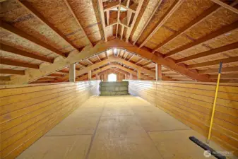 hay loft with 500 bale storage abilities
