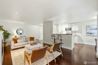 Convenient location with quick access to I-5 & major highways & just minutes to Downtown Edmonds shops, restaurants, waterfront & more. Ideal combination of comfort, amenities & location