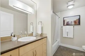 Full bath off the bedroom