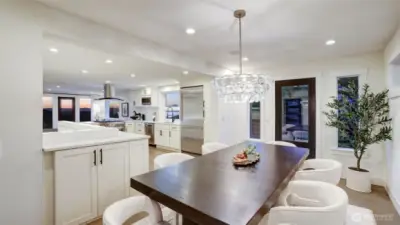 Convenient accss of the dining room area to the backyard for outdoor entertaining.