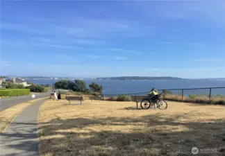 Access to iconic Magnolia Boulevard through the back gate and up the alley!