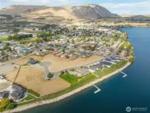 Eastbay owners enjoy 2 community docks, RV/Boat Storage & Riverfront Lawn