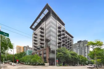 Mosler Lofts brings handsome, modern architecural design to the heart of Seattle's vibrant Belltown neighborhood.