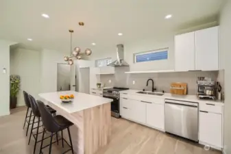 Virtual staging of the eat-in kitchen with stainless steel appliances and quartz countertops