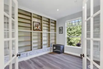 Built in book shelves in the office/bonus room. Starlink internet service can be transferred to the new owners making this a great office space. Check with Starlink to verify transfer.
