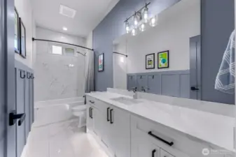 Upstairs shared bathroom with deep tub and lots of counter space