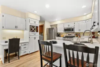 Love the desk/office space in this kitchen