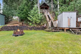 Stairs from the deck down to the water