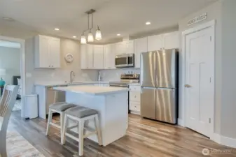Kitchen has upgraded Samsung appliances & quartz countertops.