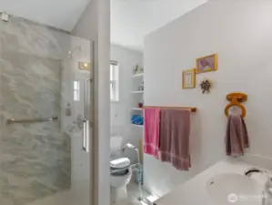 Primary ensuite bathroon