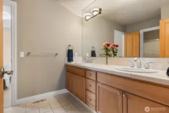 Main bath on uppe level