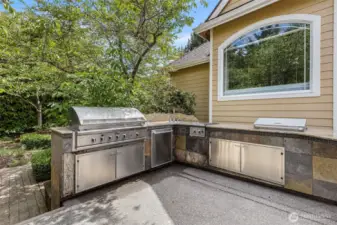 Complete outdoor kitchen