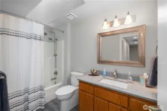 Full bathroom on the 2nd floor.