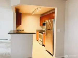 Kitchen w Eating Space at Bar Counter