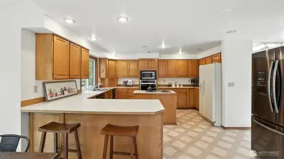 This modern can lighting provides bright & even illumination throughout the space.