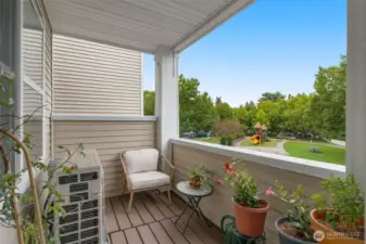 nicely sized covered deck