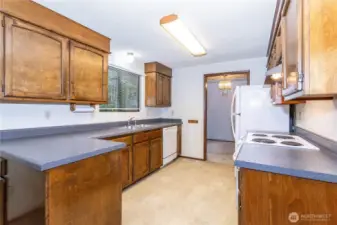 Flow-thru kitchen, from dining room to fail room