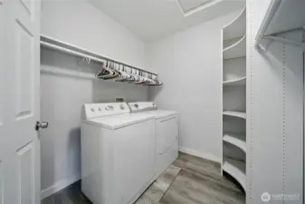 Washer/Dryer in Studio w/ Large Closet