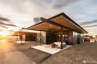 Beautiful sunsets and sunrises to take in each day.