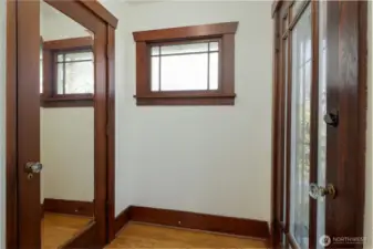 Perfect entry with original glass window, real hardwoods and glass doorknobs.