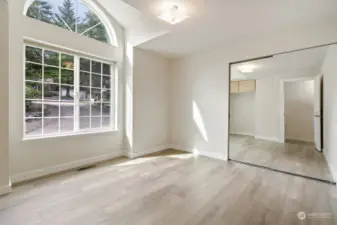 Large Guest Room with great natural light and lots of space.