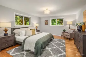 Spacious primary bedroom with western exposure, ensuite bathroom and walk-in closet.