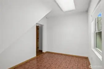 Bonus room (den/office)