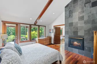 From  that hallway enter the 1st Primary ... light, bright with true Craftsman features