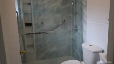 Main bathroom with walk in shower.