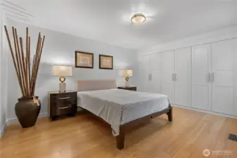 Spacious primary bedroom.