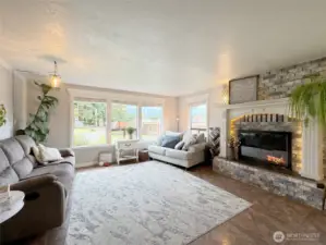 Living Room w/cozy Fireplace