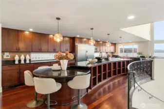 Impressive Chef's Kitchen w/ Curved Island