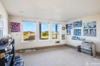 flex room or potential 3rd bedroom use