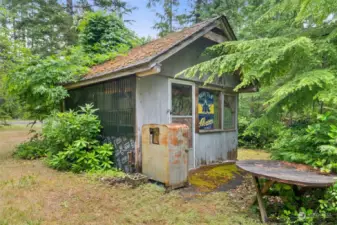 This small building has a special purpose. It's the shucking shack.