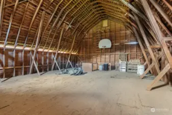 Loft of the barn. Beautiful place to hole events!