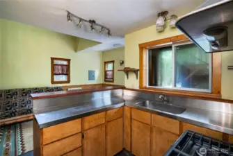 Ample counter and storage space, you'll love preparing meals in this kitchen!