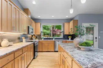 This kitchen offers generous space and abundant cabinets, ensuring you have everything you need to meet your culinary needs. Plus, the scenic view through the kitchen window turns everyday tasks—like washing dishes—into a truly pleasant experience.