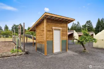 Additional battery storage for off grid solar