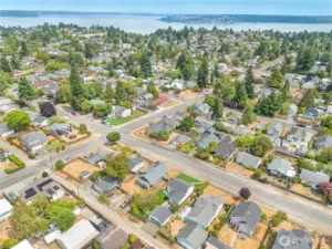 Enjoy all of Proctor's best amenities! Stroll to Delightful Neighborhood Market, Proctor Farmer's Market, or head off for a day of fun at Kandle Park and their Sprayground!
