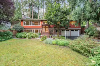 Nestled in the tree lined, story-book village of Beaux Arts, this thoughtfully updated 5 bed/3 bath home awaits.
