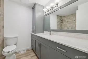 Main floor full bathroom