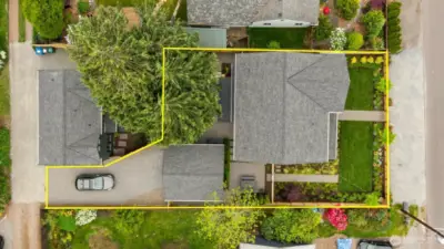 Approximate lines showing the 6,031 SF lot for 10419 41st Ave SW #A