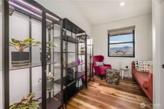 4th bedroom or office (with a view)