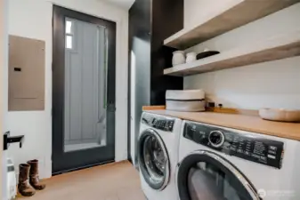 Entry/laundry area
