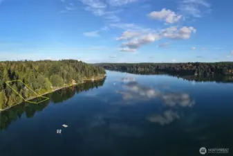 Sail away to the top of Eld inlet where you can converge into Dana passage, head to Totten inlet, explore islands, or jet around Cooper Point to Budd Inlet and downtown Olympia, or popular Boston Harbor and more.