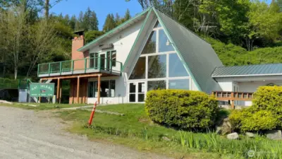 Hat Island Yacht & Golf Club has year round activities.