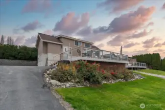 Enjoy the grassy yard!