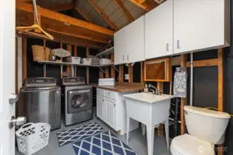 Laundry and half bathroom & AC