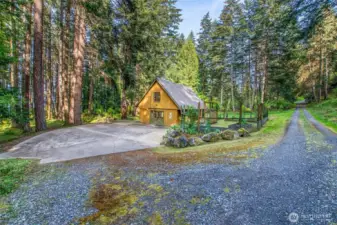 This is the second "barn" cabin at 64 Barn Owl with fenced garden and lots of privacy separation from the main cabin.